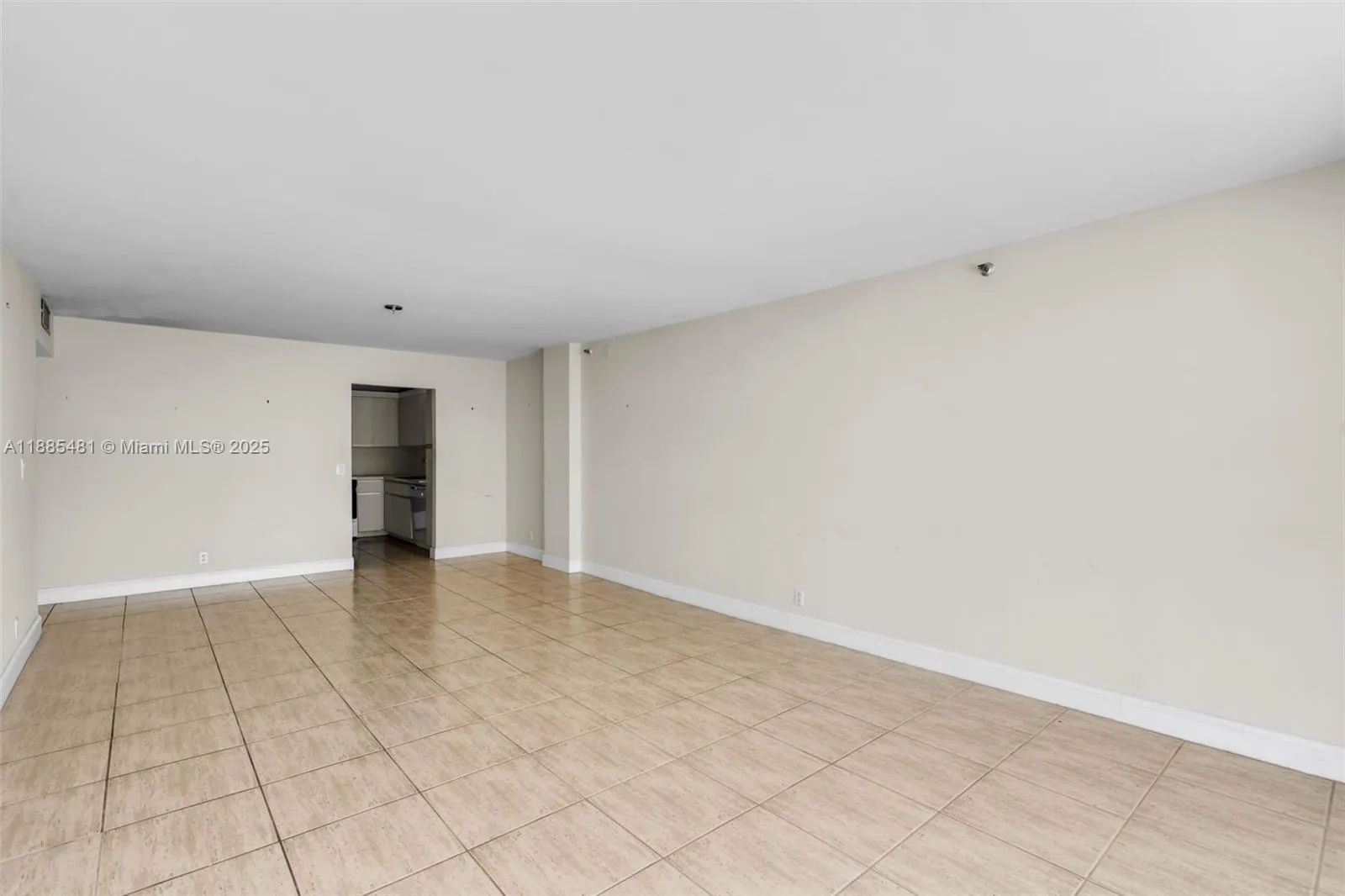 8877 Collins Ave, #303
