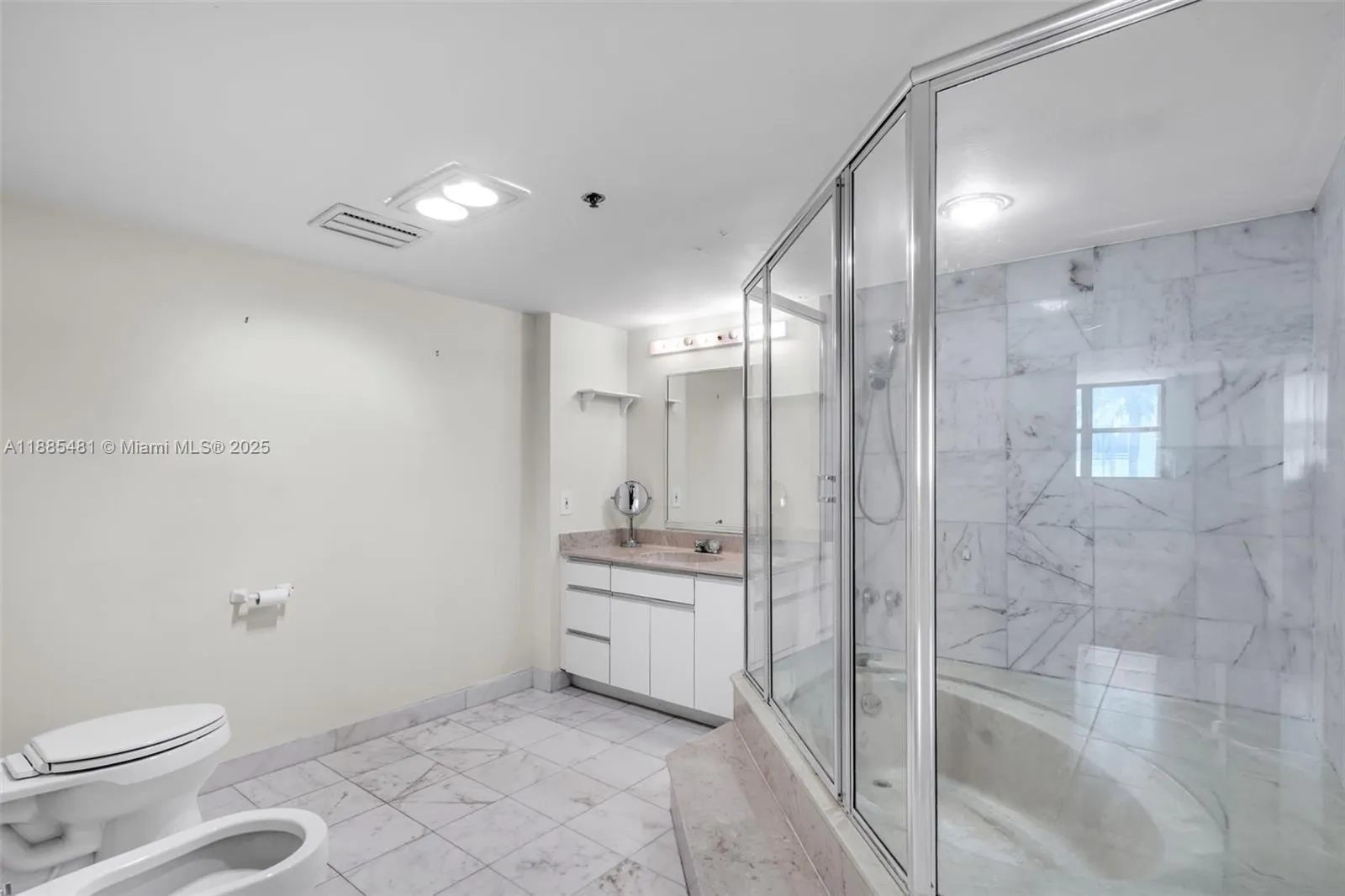 8877 Collins Ave, #303
