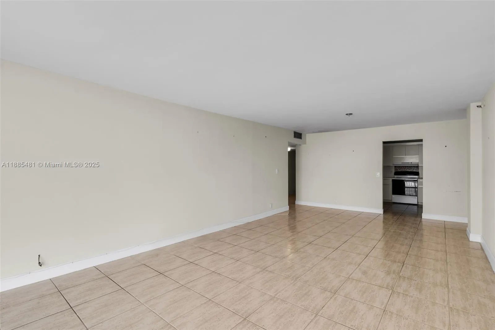 8877 Collins Ave, #303