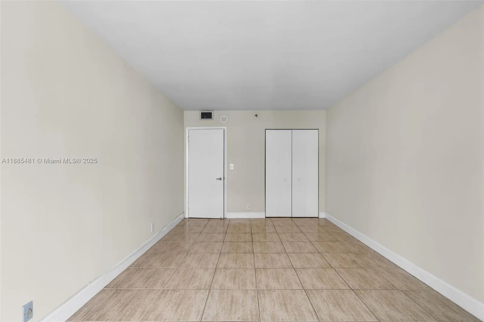 8877 Collins Ave, #303