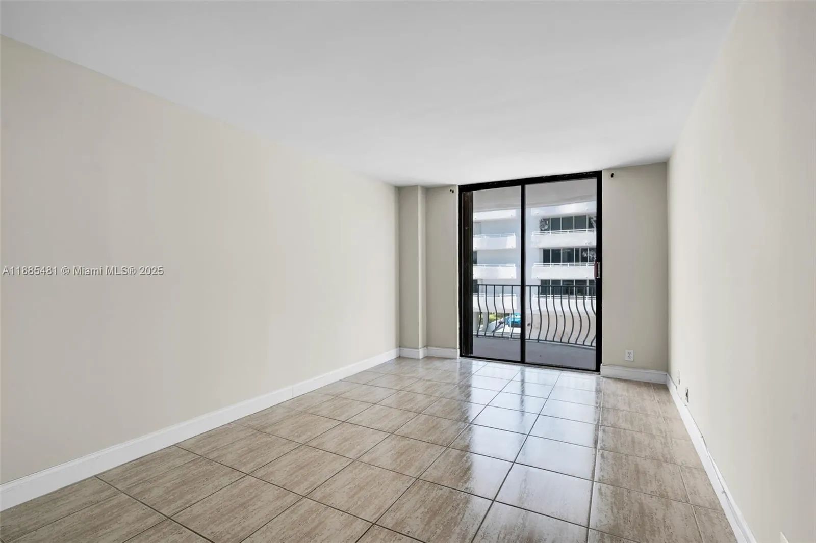 8877 Collins Ave, #303