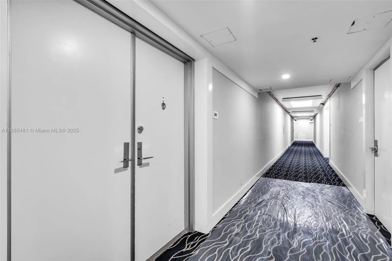 8877 Collins Ave, #303