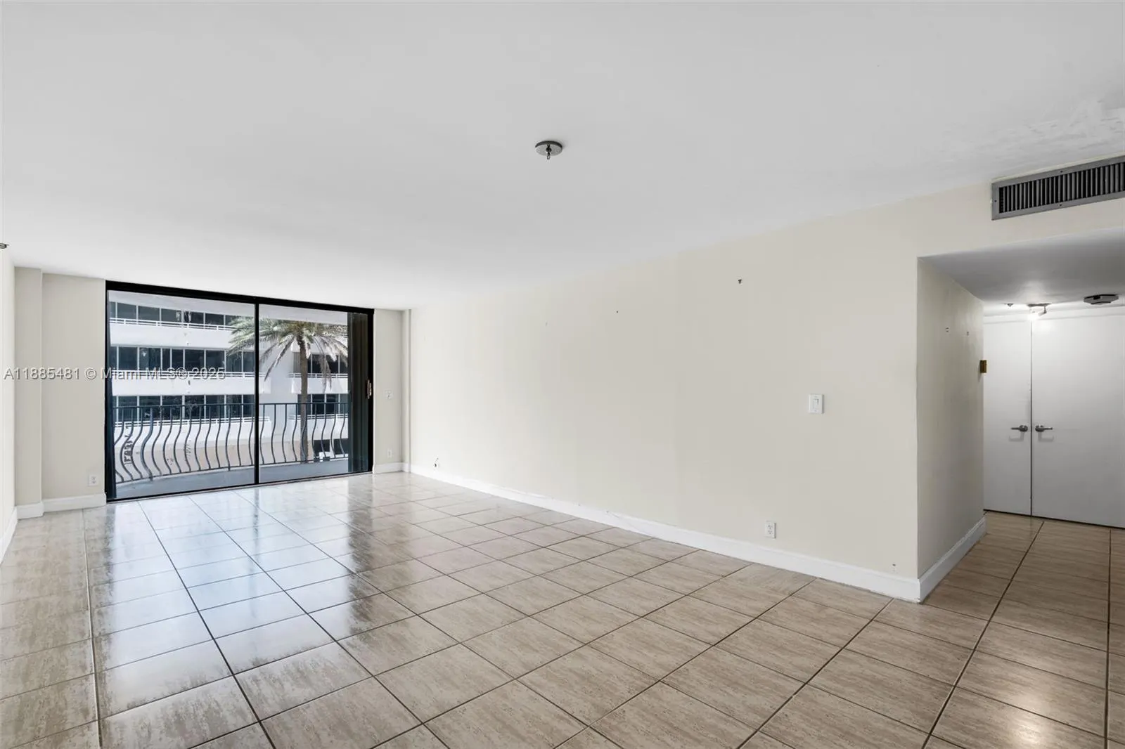 8877 Collins Ave, #303