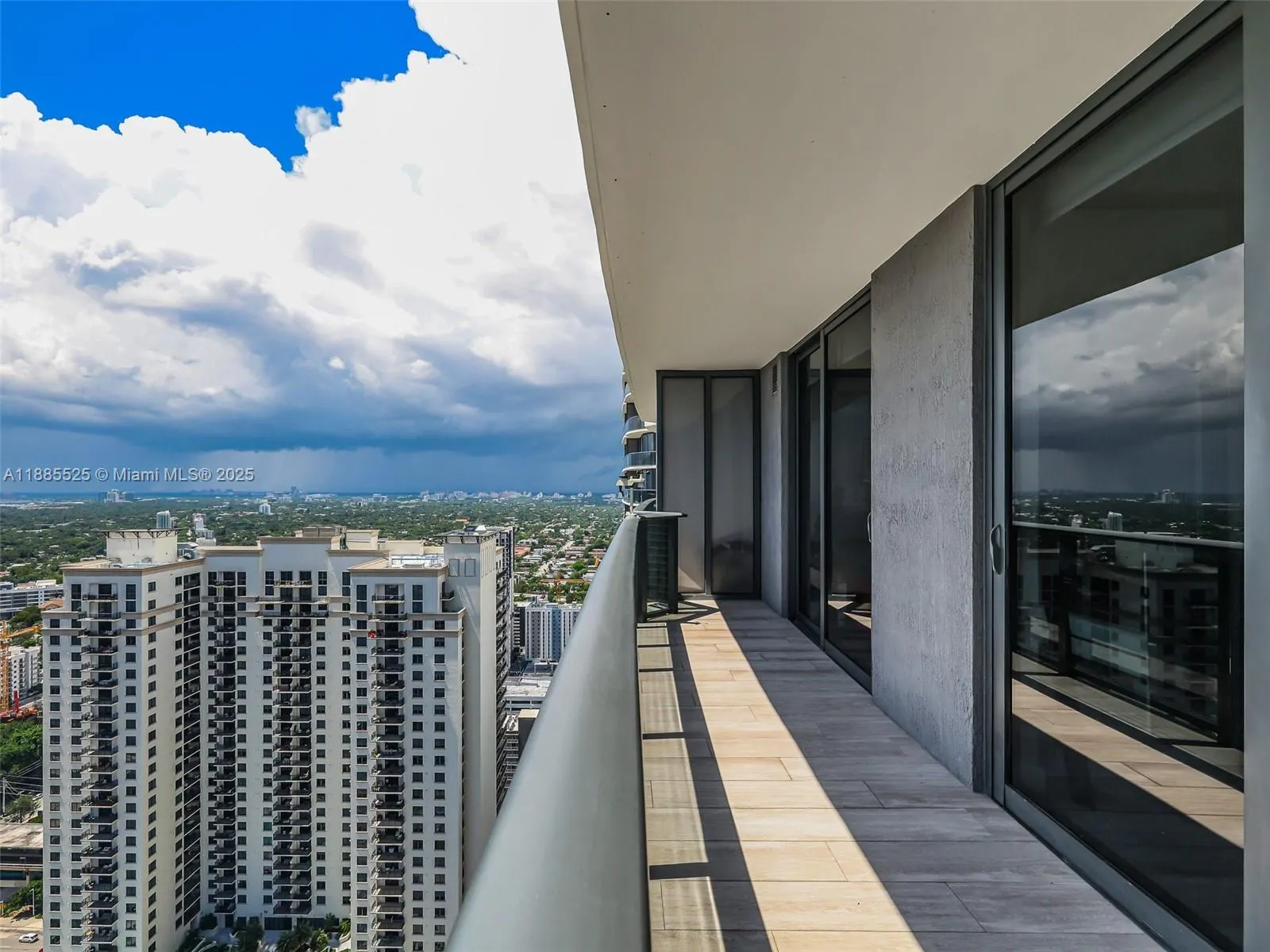 45 SW 9th St, #3905