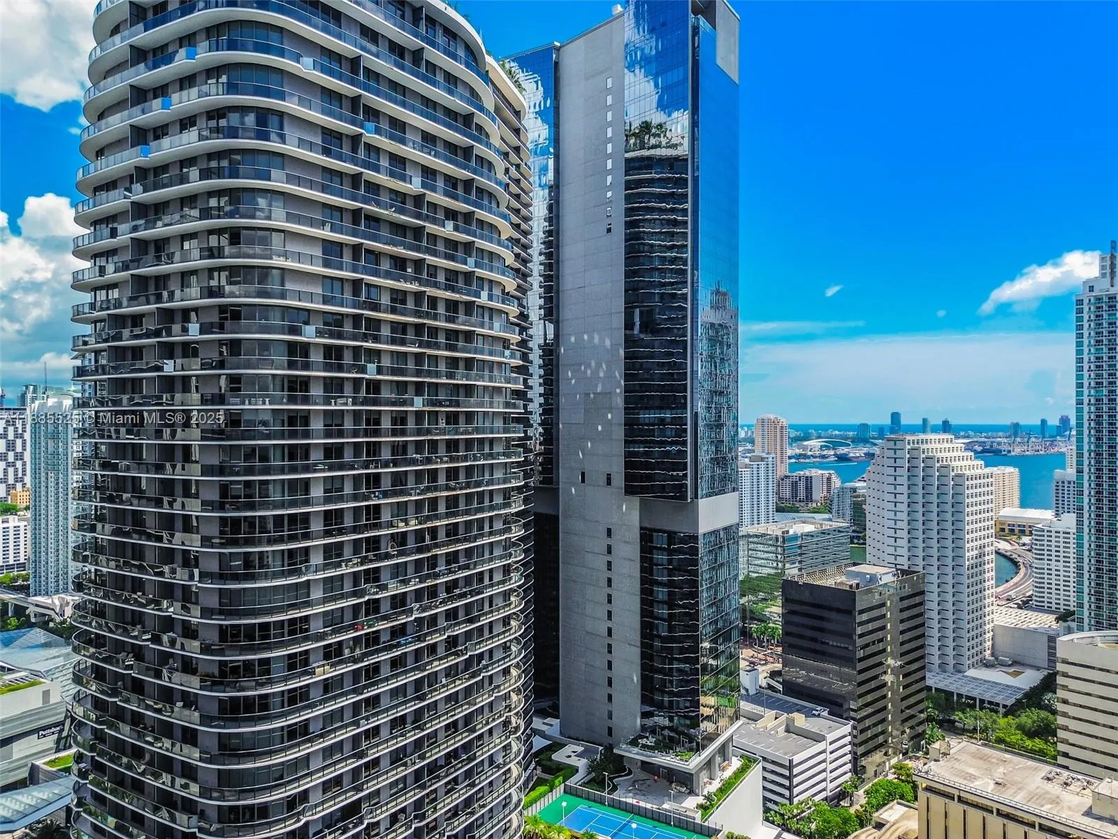 45 SW 9th St, #3905