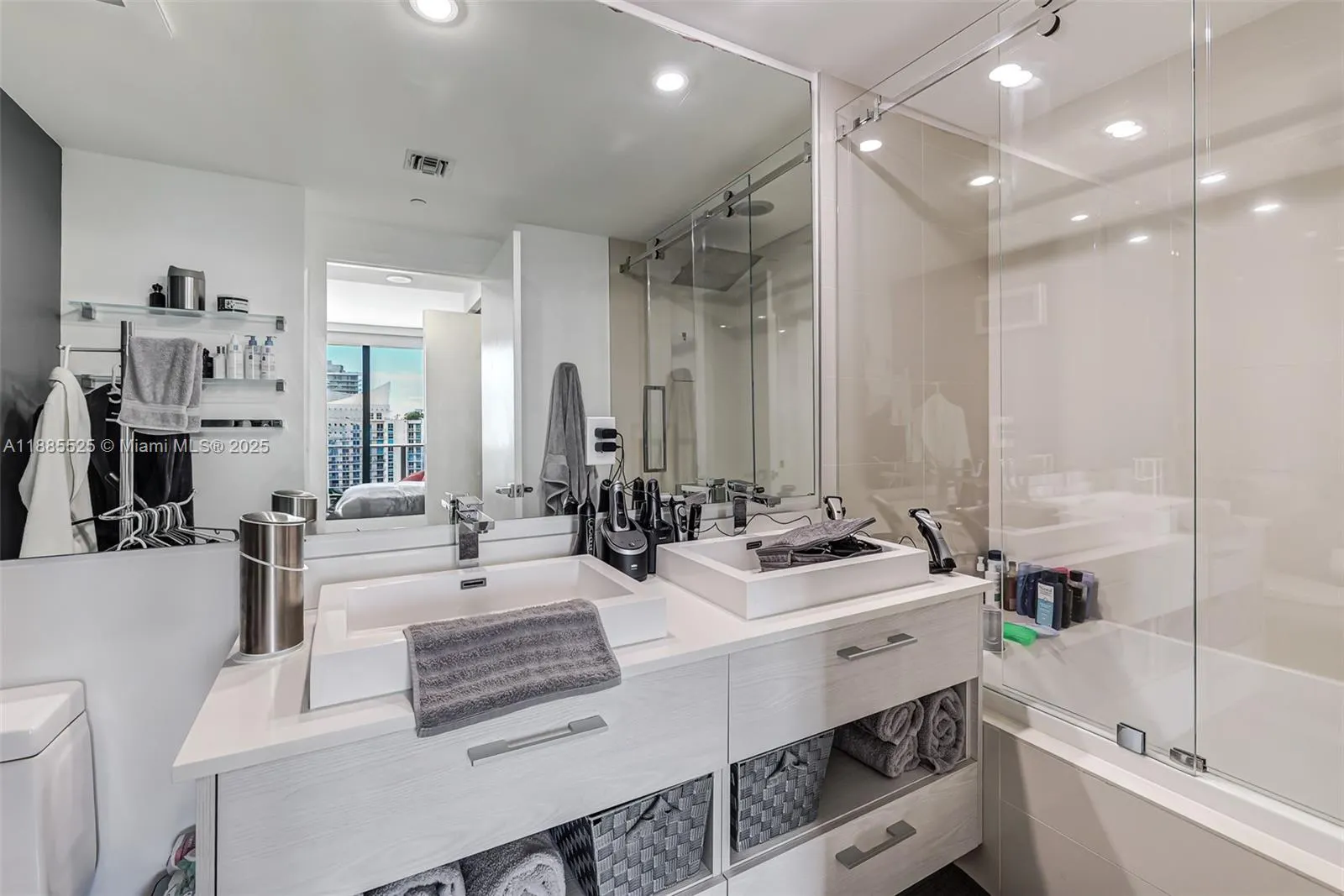 45 SW 9th St, #3905