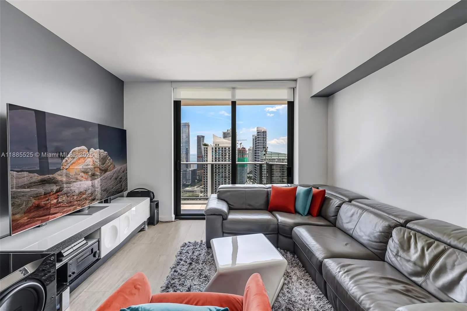 45 SW 9th St, #3905