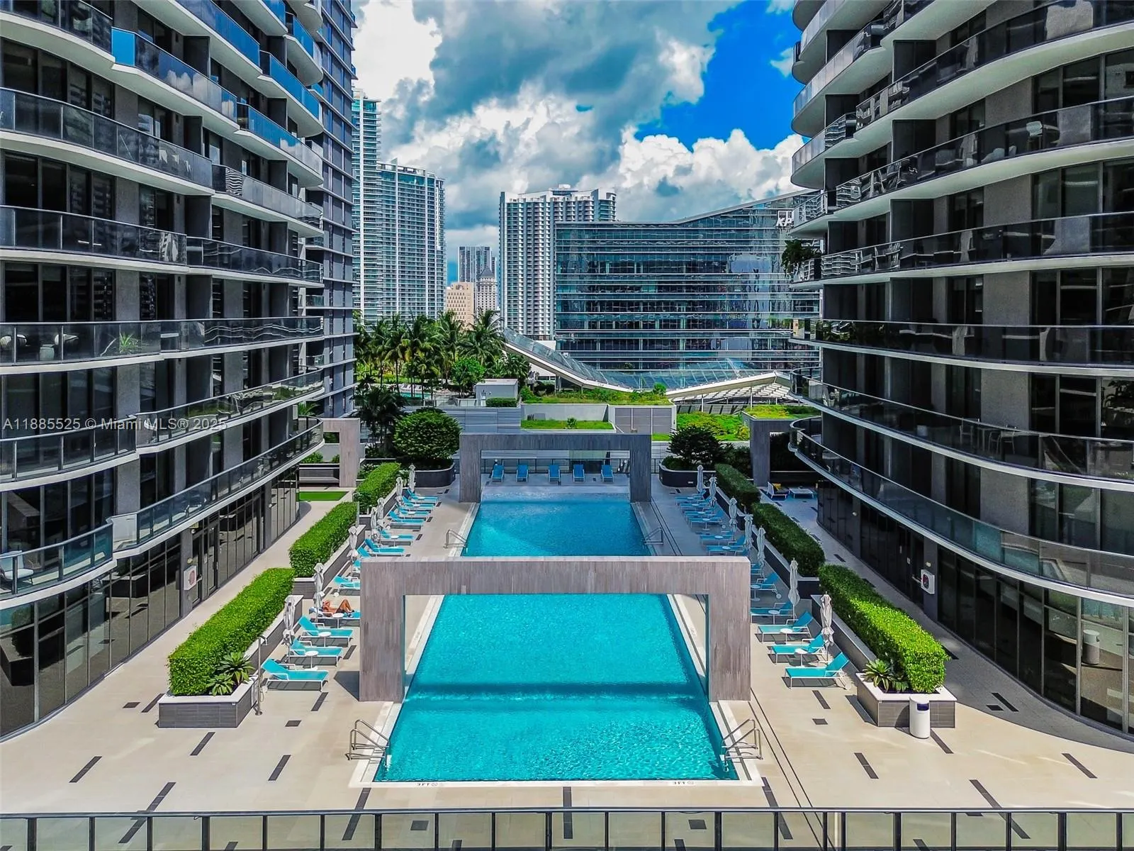 45 SW 9th St, #3905