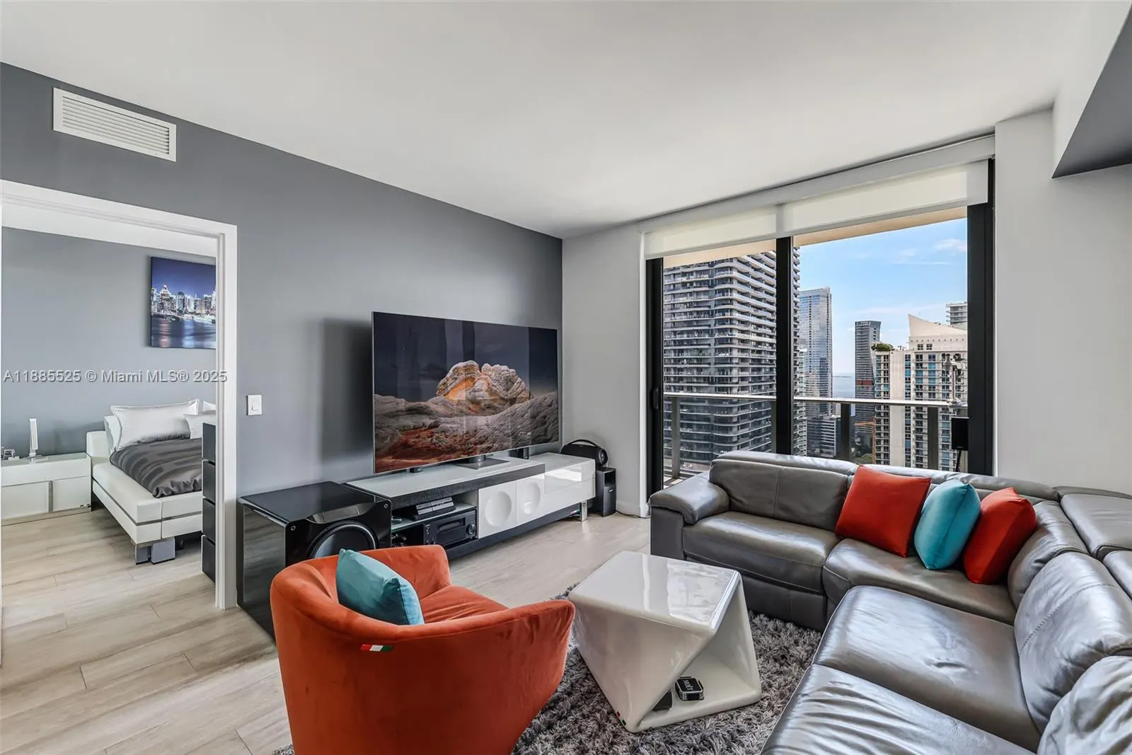 45 SW 9th St, #3905