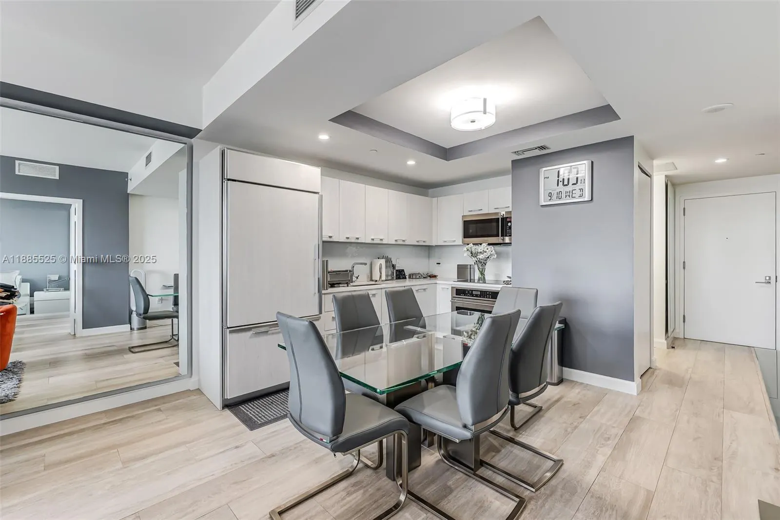 45 SW 9th St, #3905