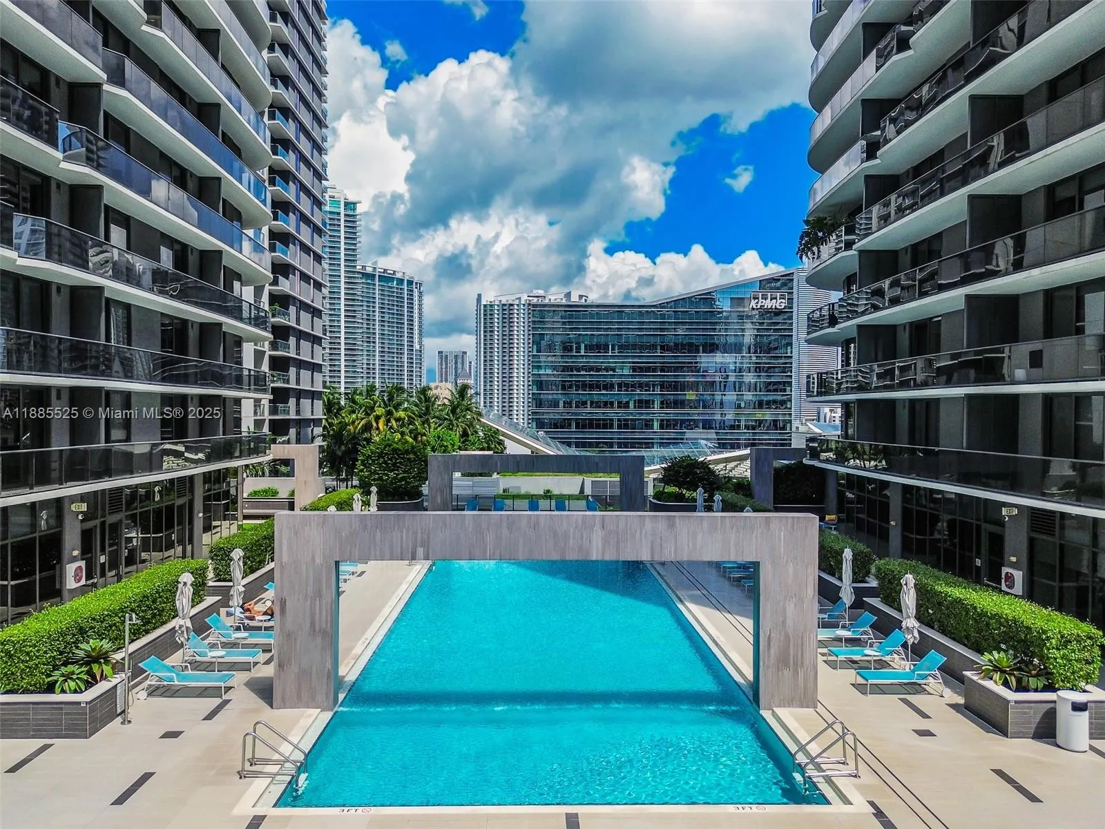 45 SW 9th St, #3905
