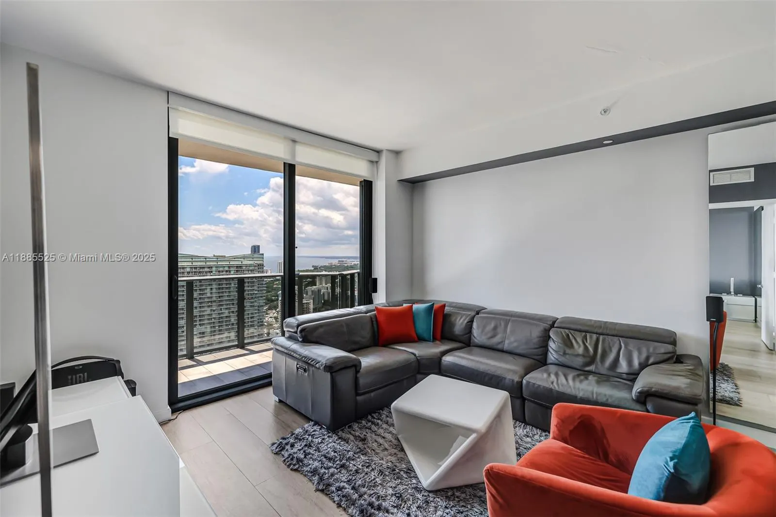 45 SW 9th St, #3905