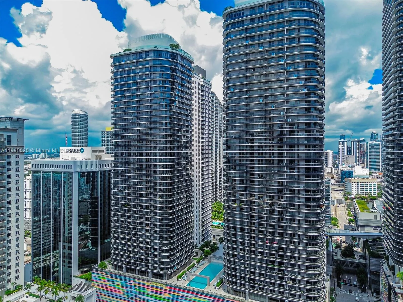 45 SW 9th St, #3905