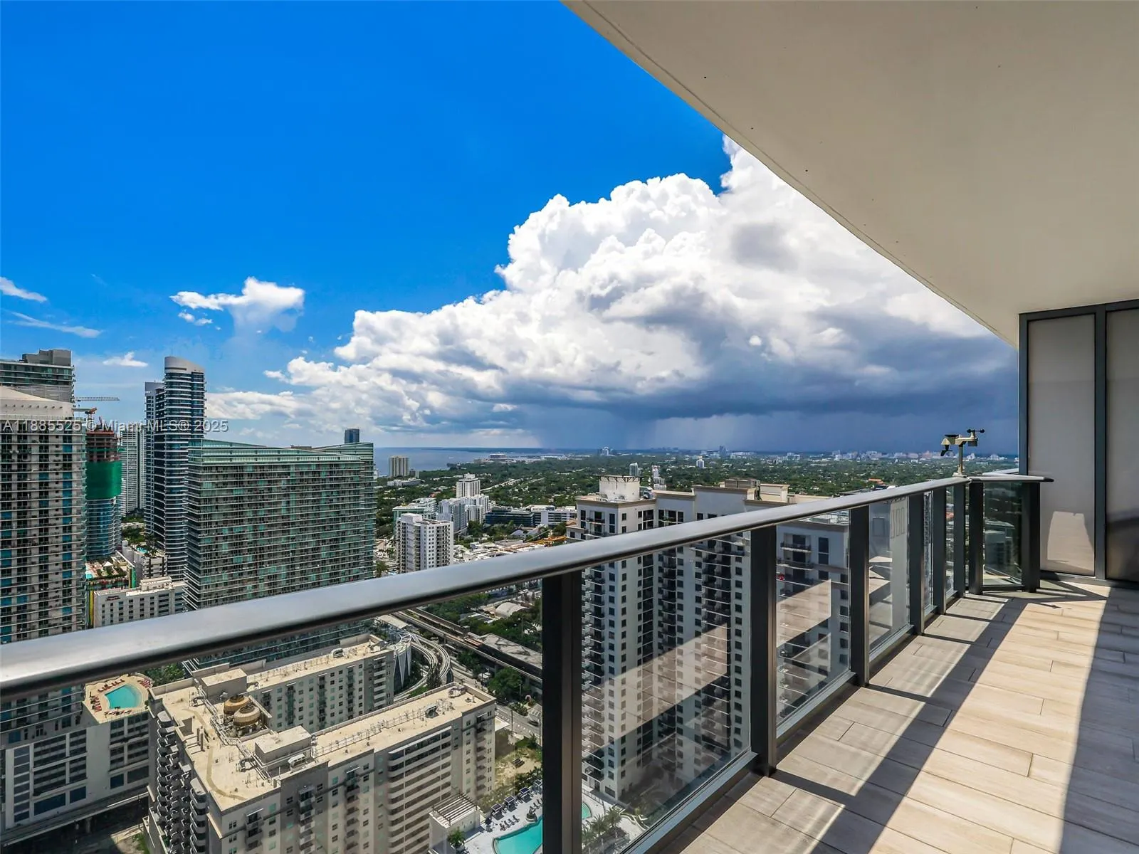45 SW 9th St, #3905