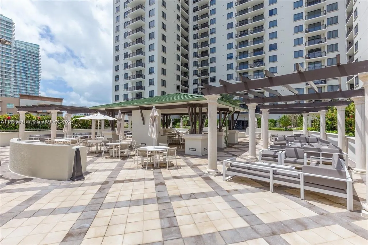999 SW 1st Ave, #1811