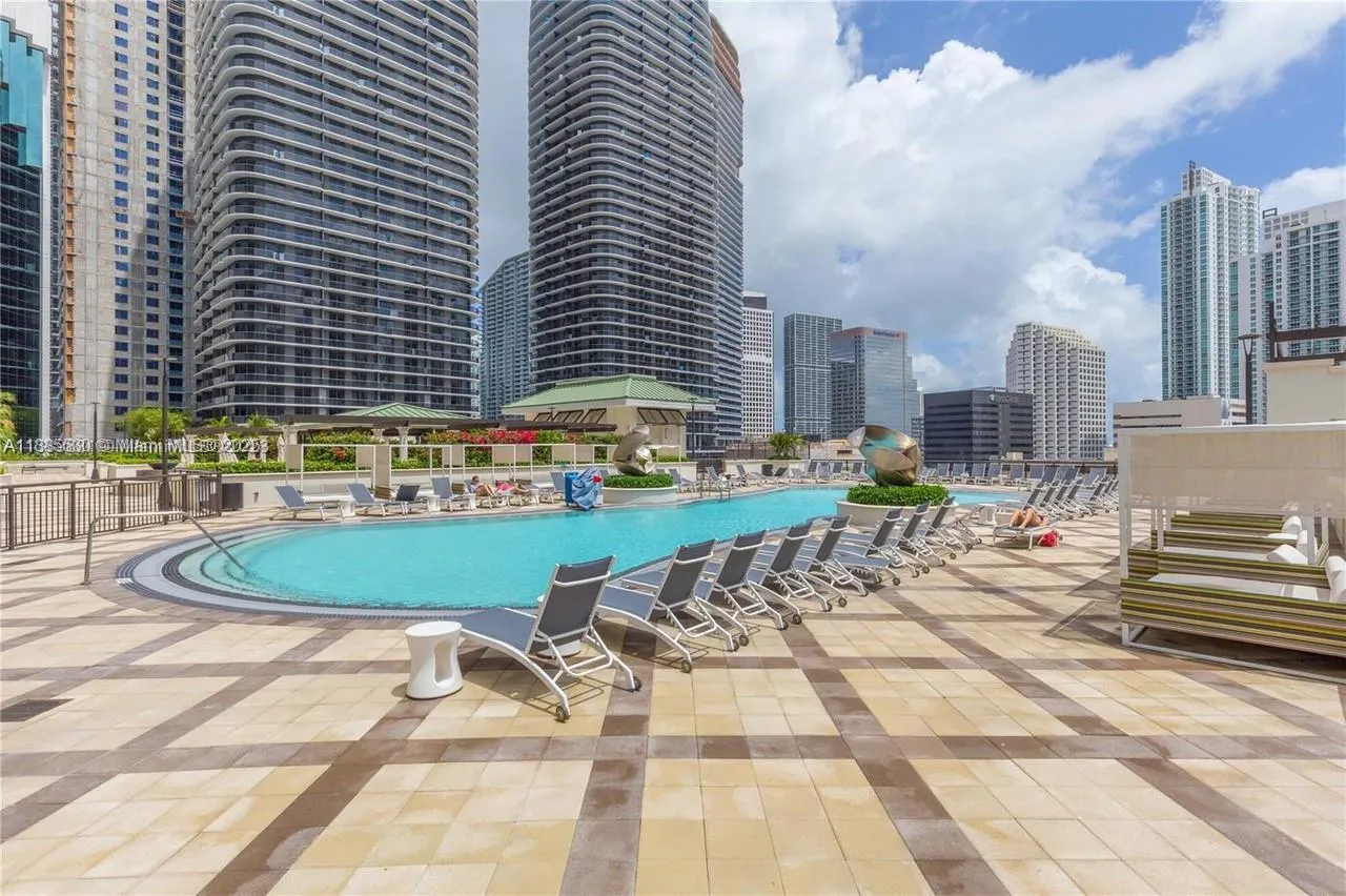 999 SW 1st Ave, #1811