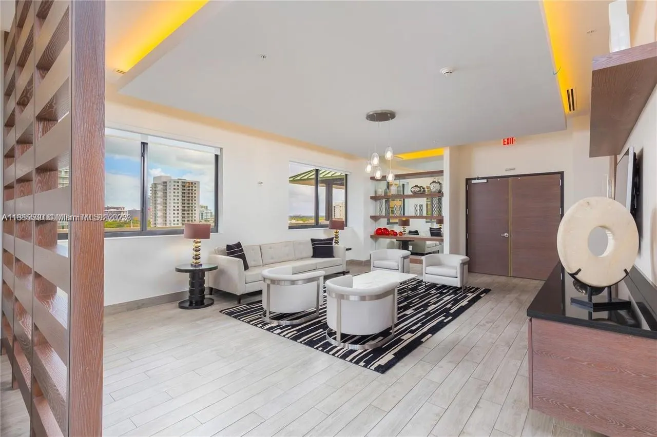 999 SW 1st Ave, #1811