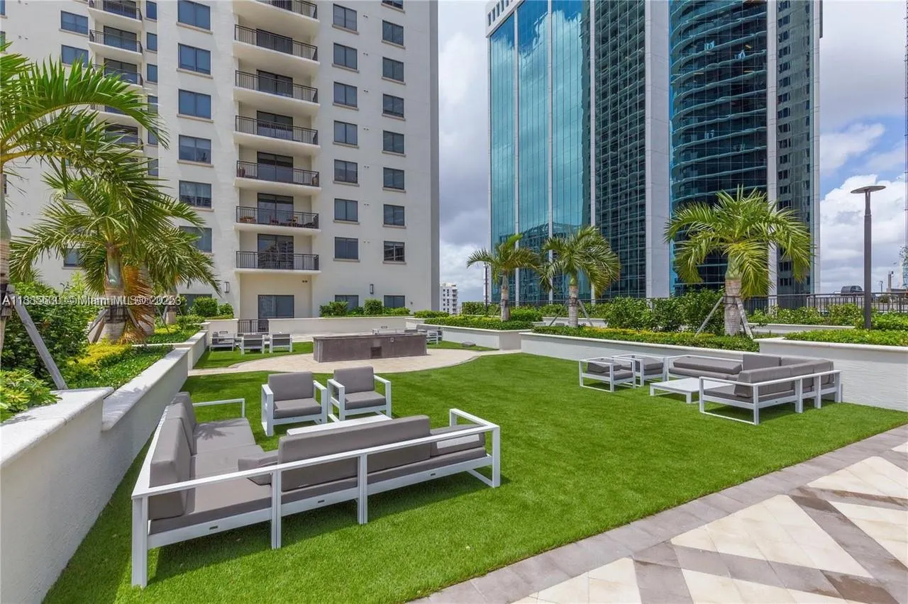 999 SW 1st Ave, #1811
