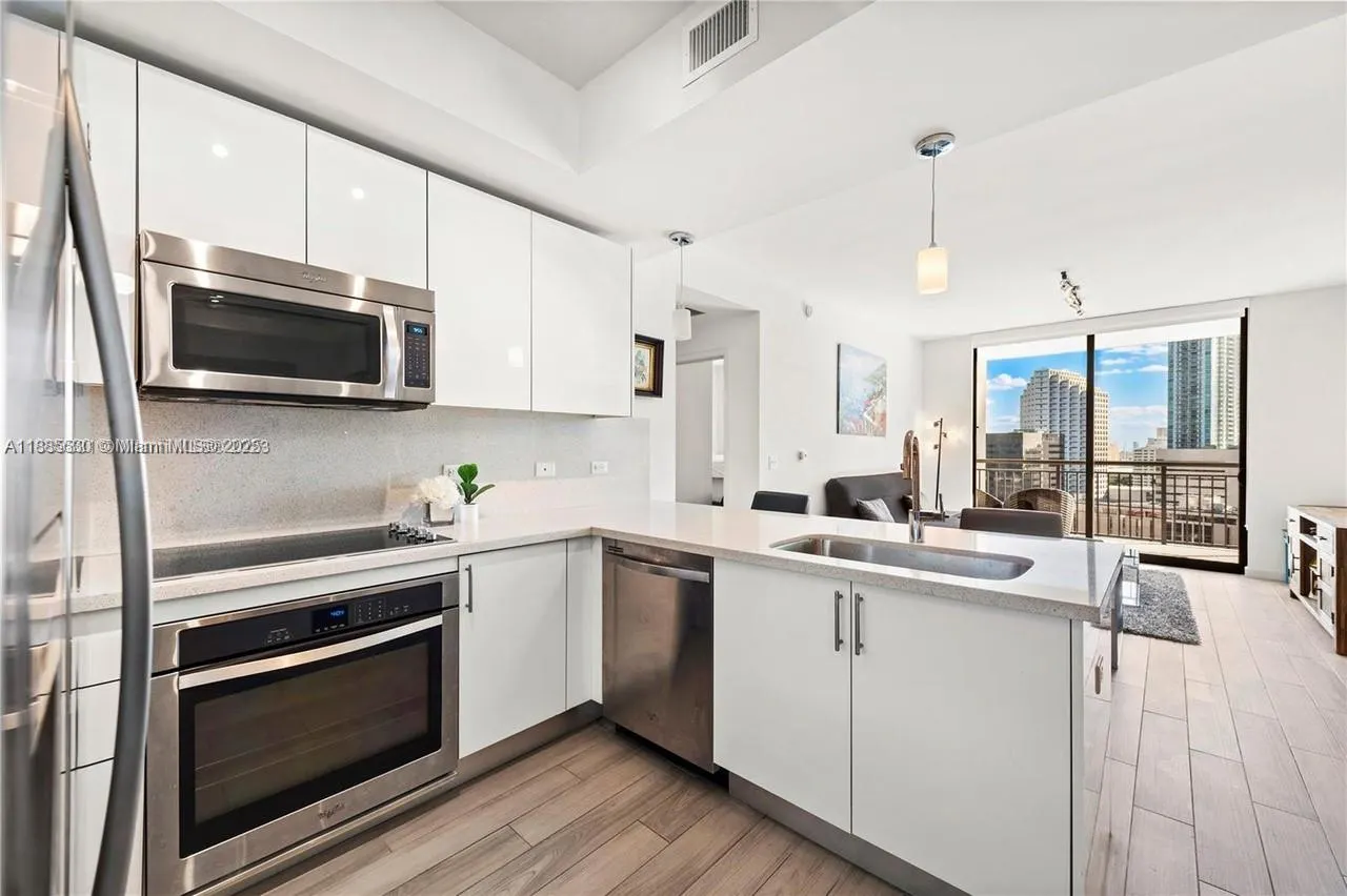 999 SW 1st Ave, #1811