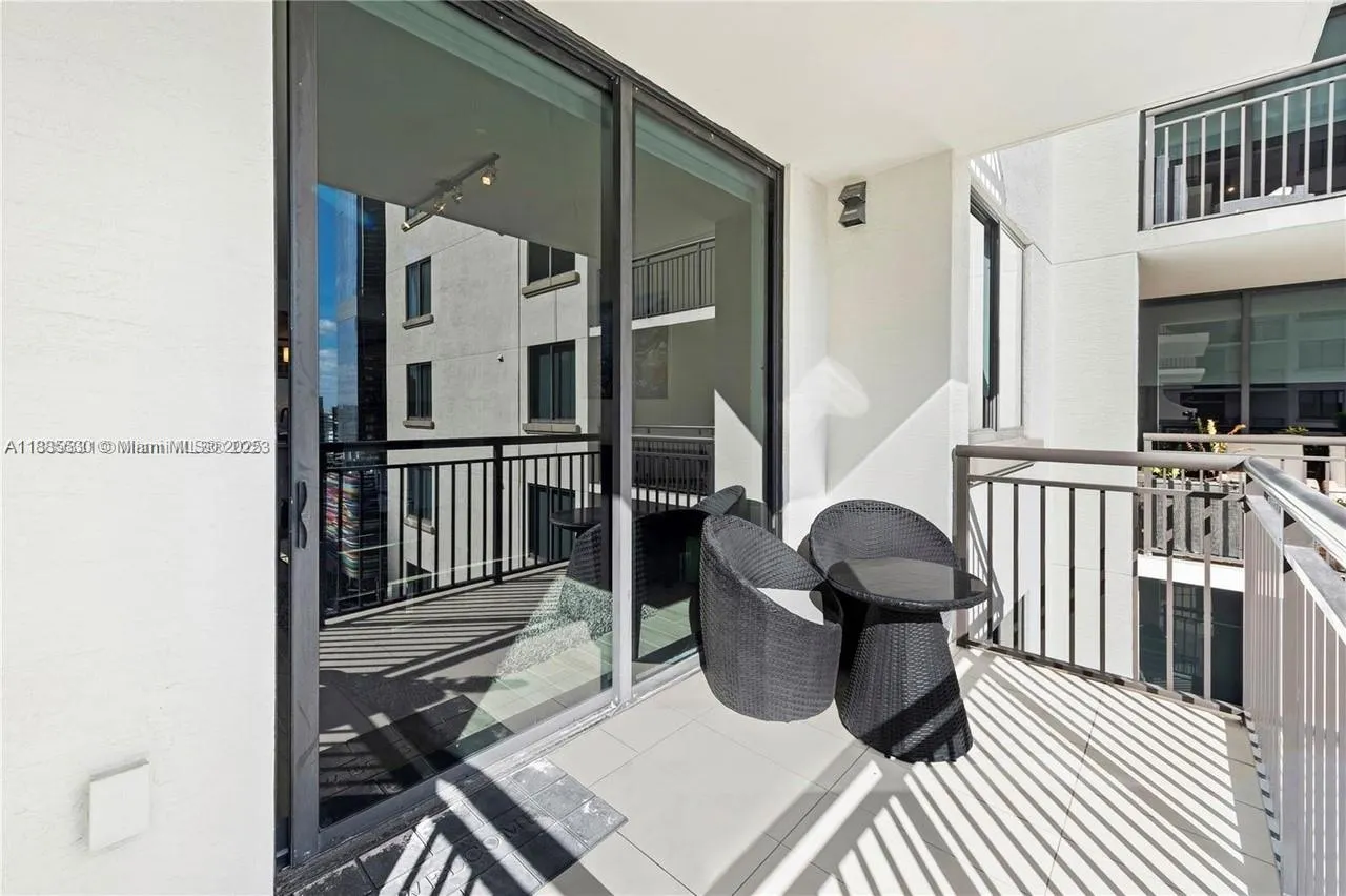 999 SW 1st Ave, #1811