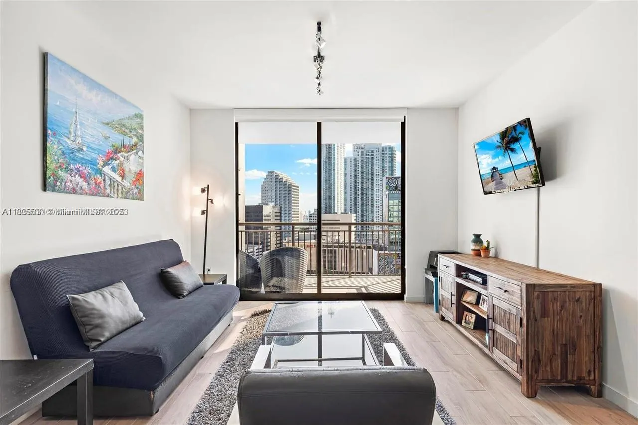 999 SW 1st Ave, #1811