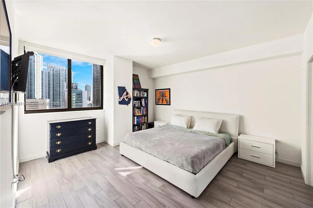 999 SW 1st Ave, #1811