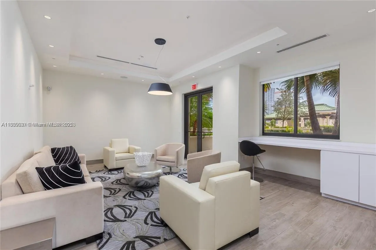 999 SW 1st Ave, #1811