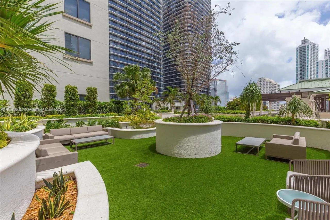 999 SW 1st Ave, #1811