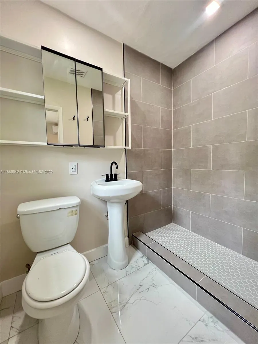 150 NE 59th St, #154