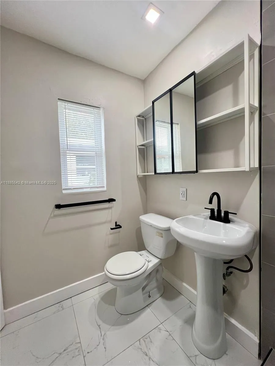 150 NE 59th St, #154