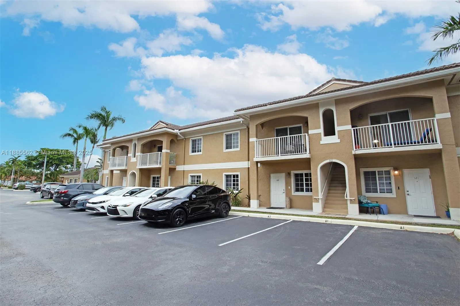 911 Hillcrest Ct, #7