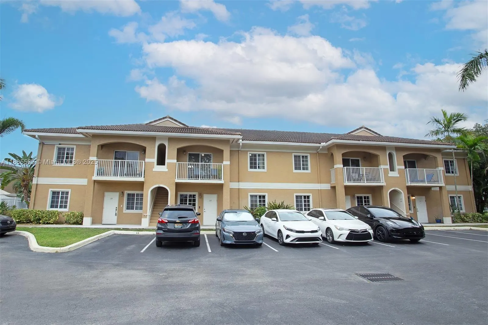 911 Hillcrest Ct, #7
