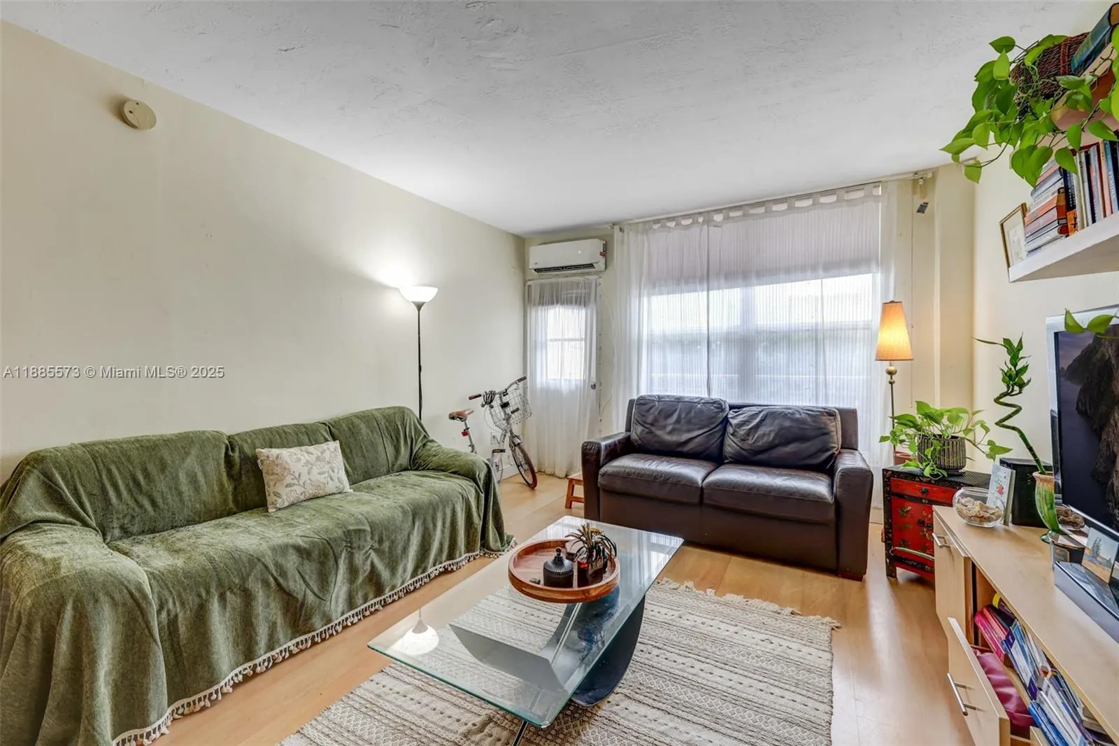 1300 Lincoln Rd, #B402