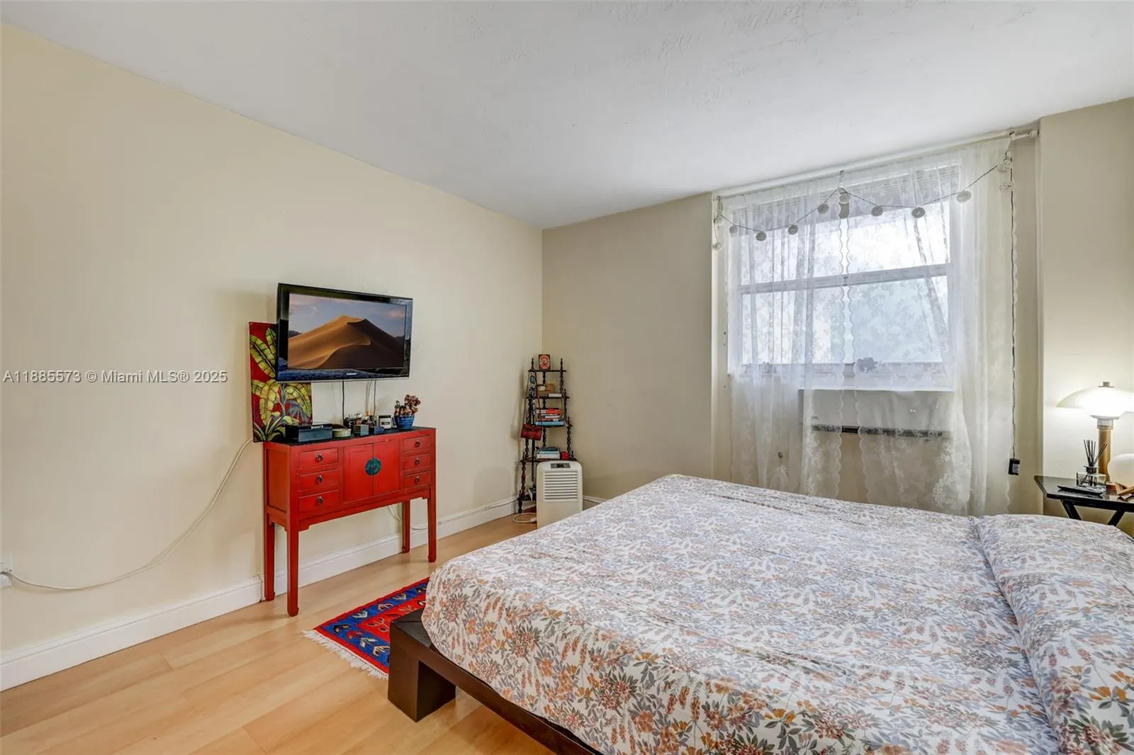 1300 Lincoln Rd, #B402