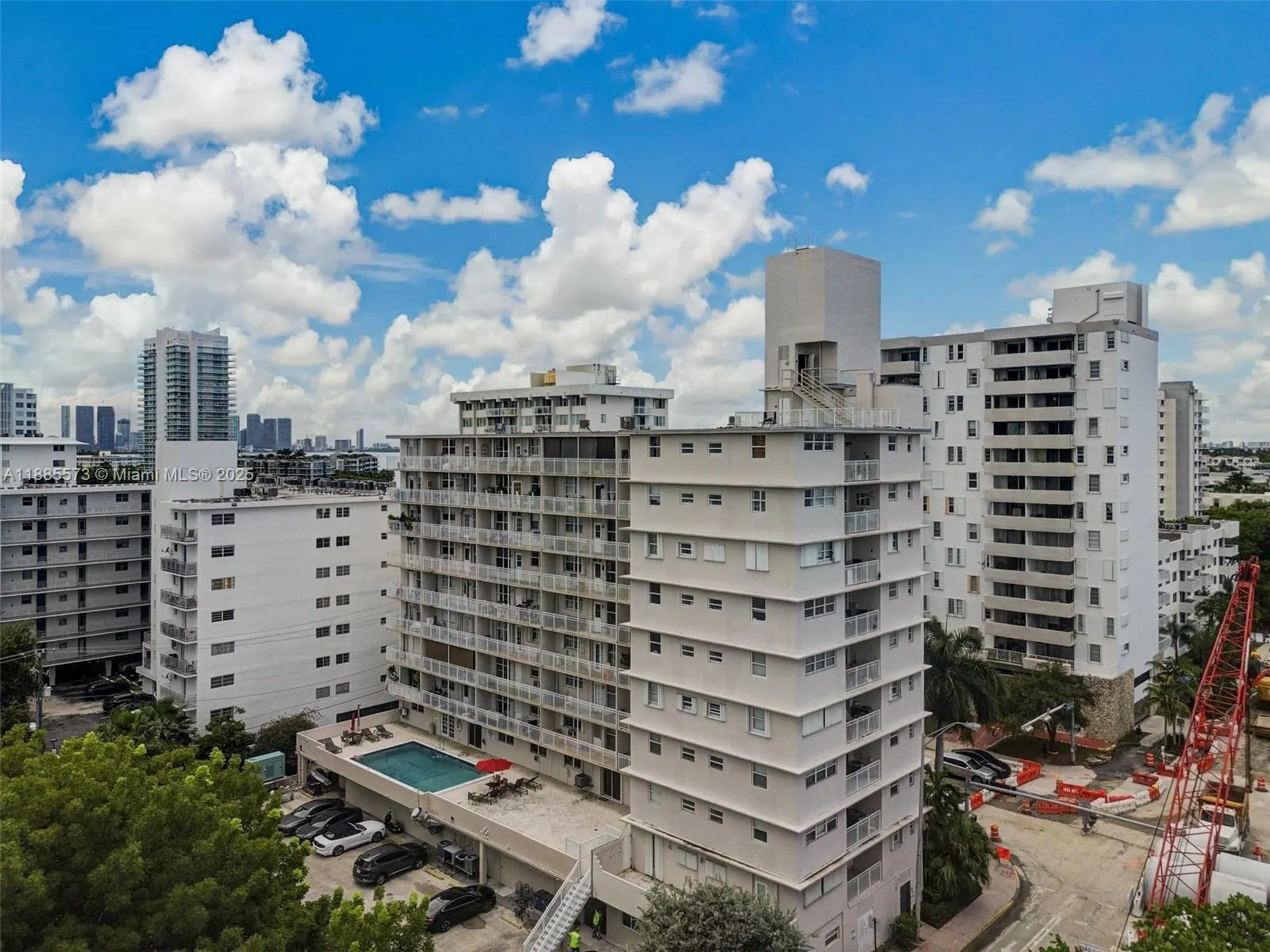 1300 Lincoln Rd, #B402