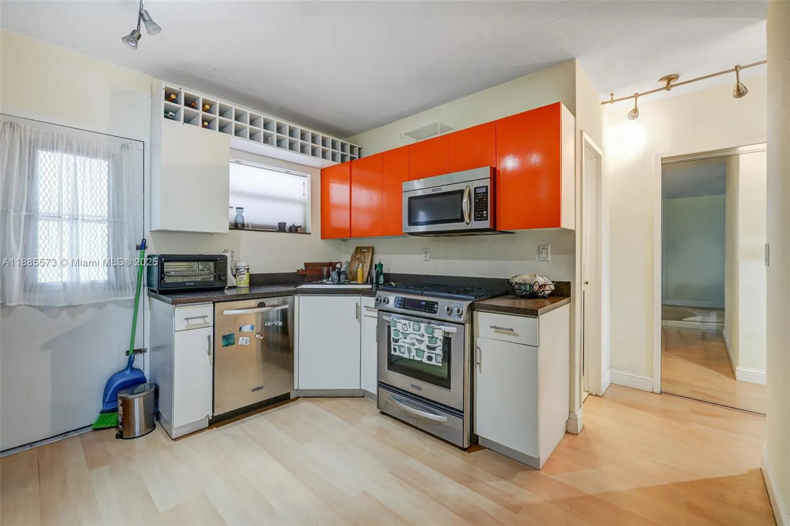 1300 Lincoln Rd, #B402