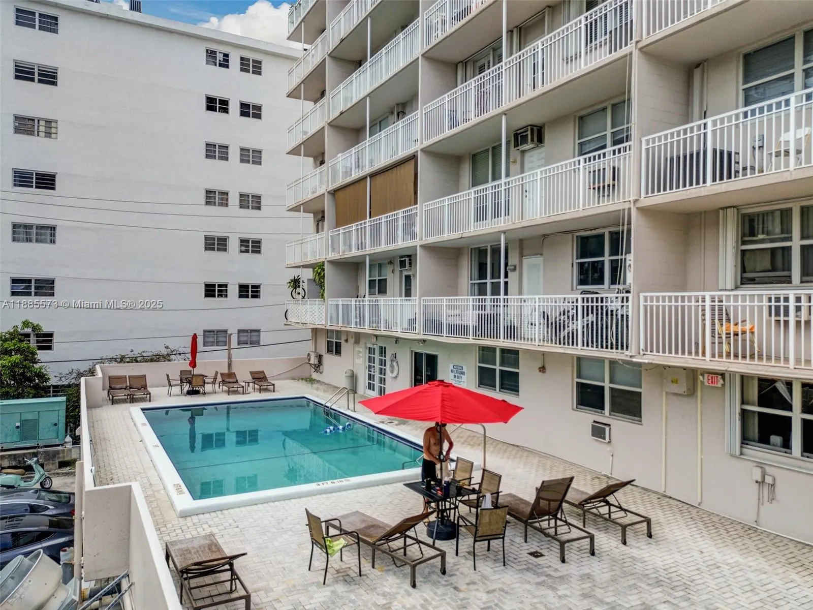 1300 Lincoln Rd, #B402