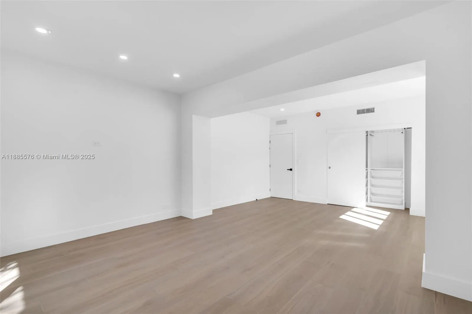 520 NE 50th Ter