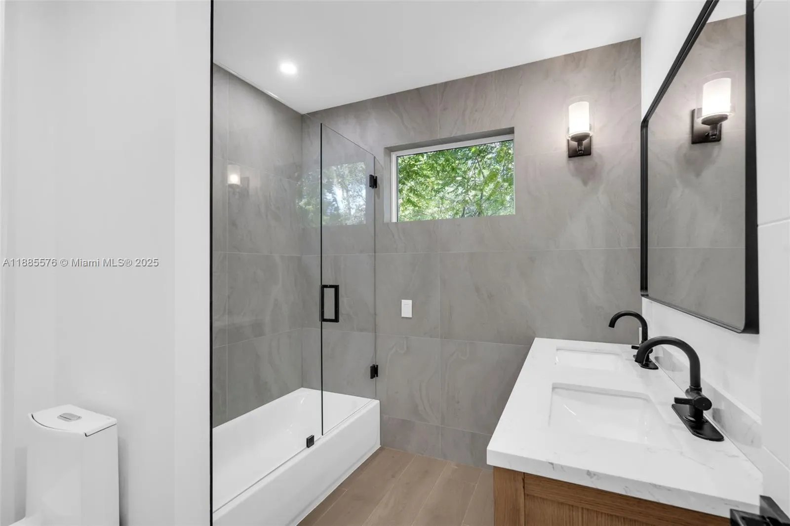 520 NE 50th Ter