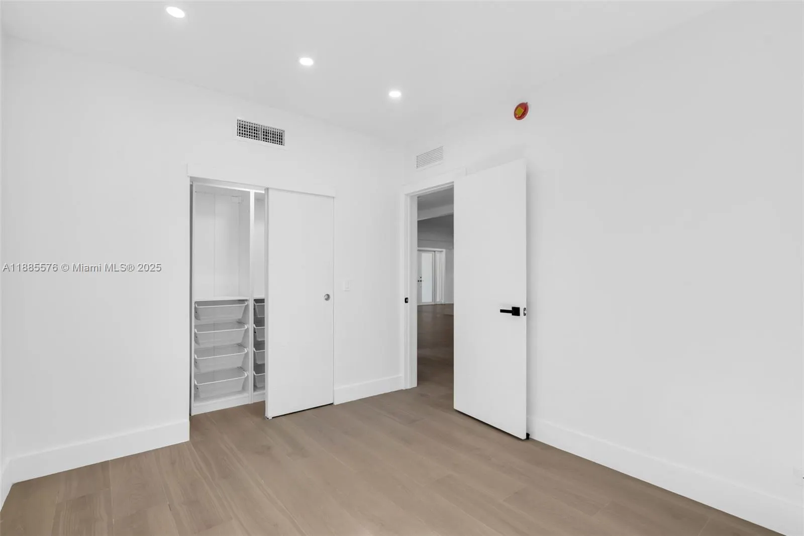 520 NE 50th Ter