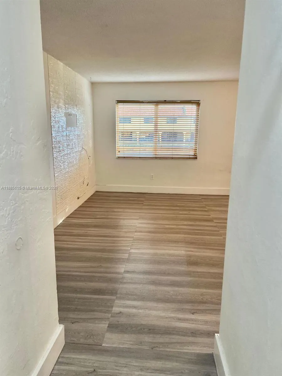 1300 W 53rd St, #18
