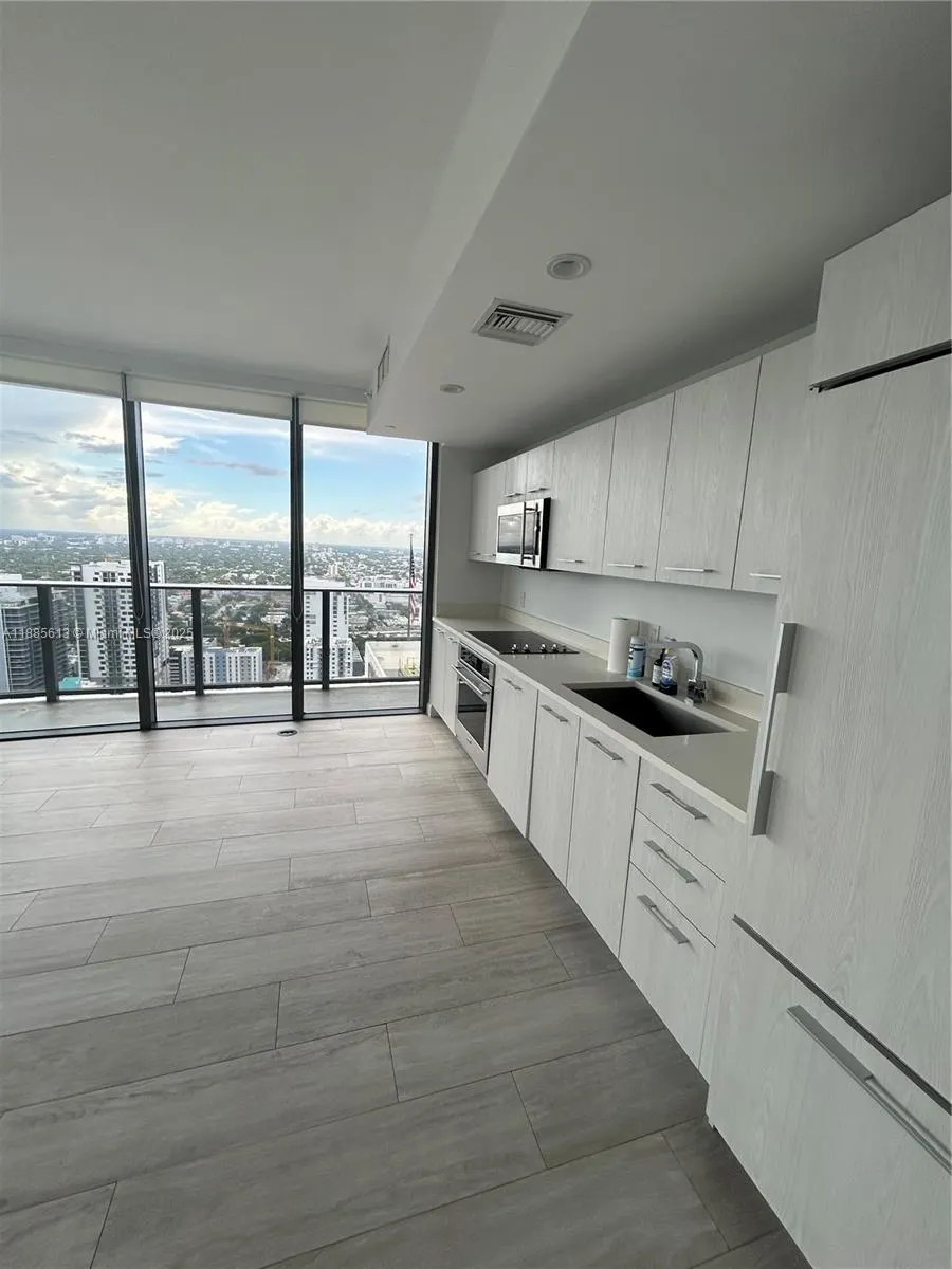 55 SW 9th St, #3506