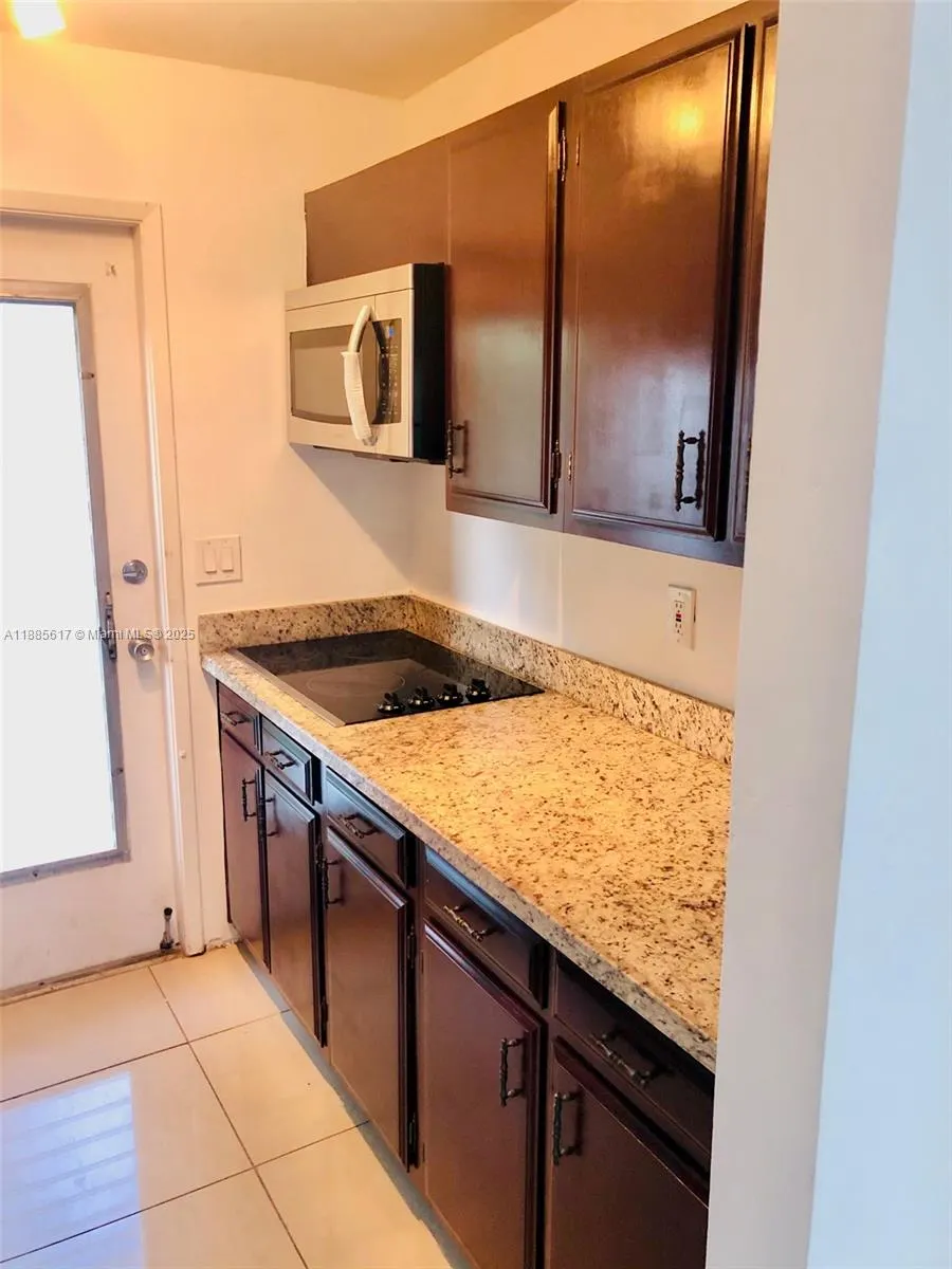 1025 SE 15th St, #9D
