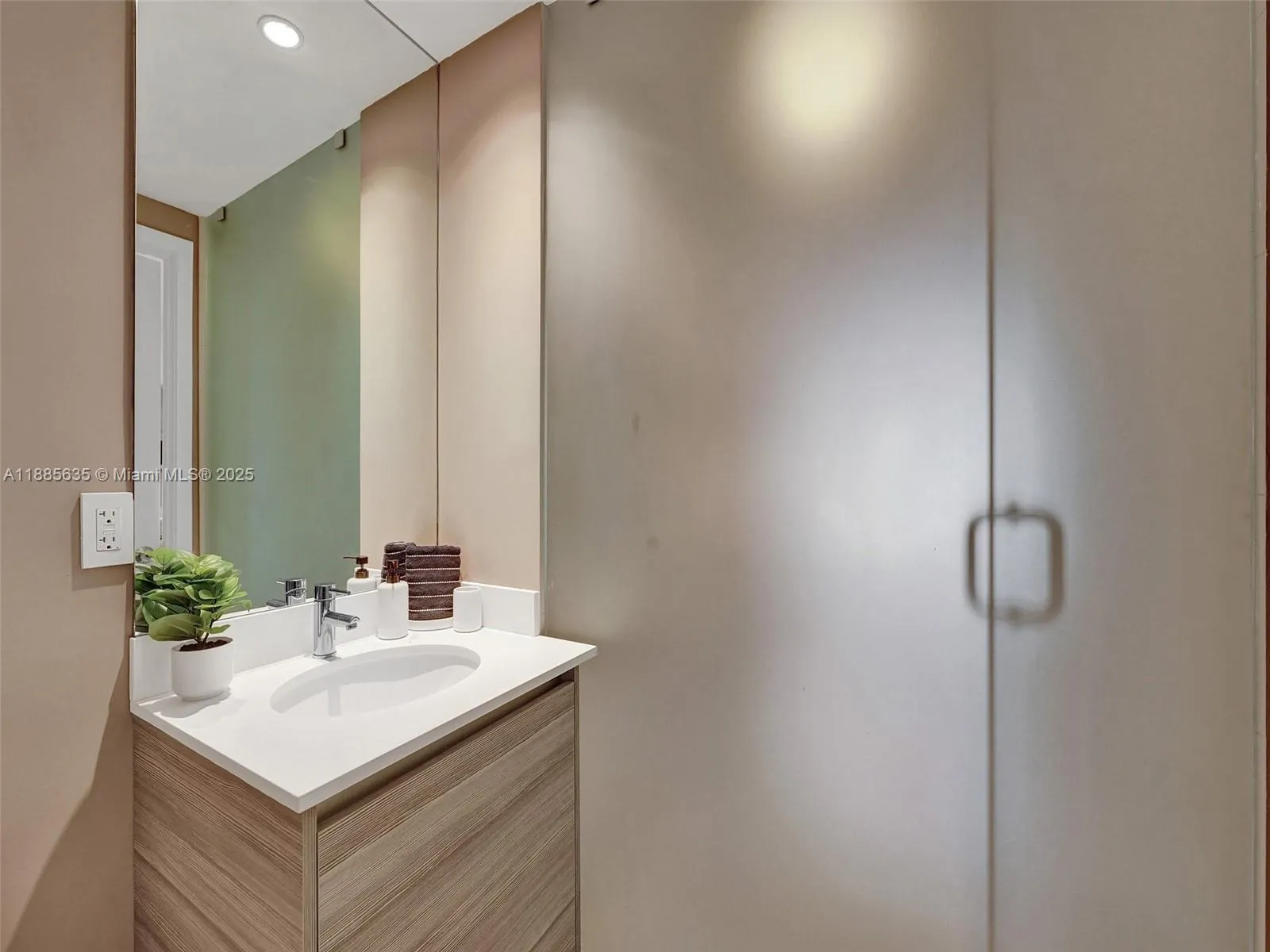 121 NE 34th St, #2106A