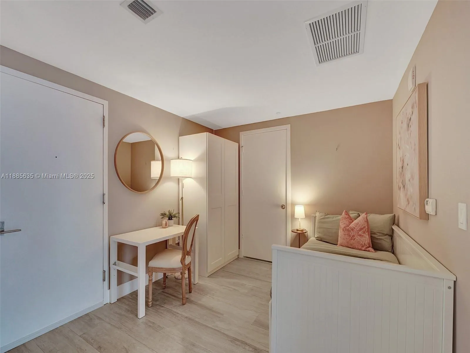 121 NE 34th St, #2106A
