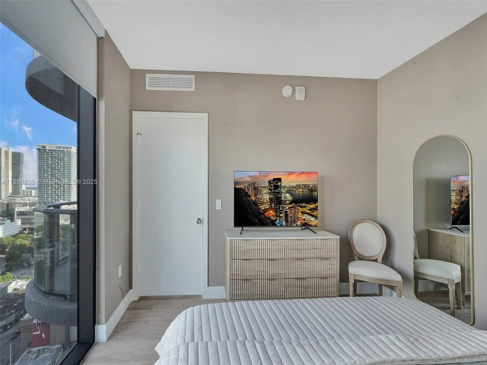 121 NE 34th St, #2106A
