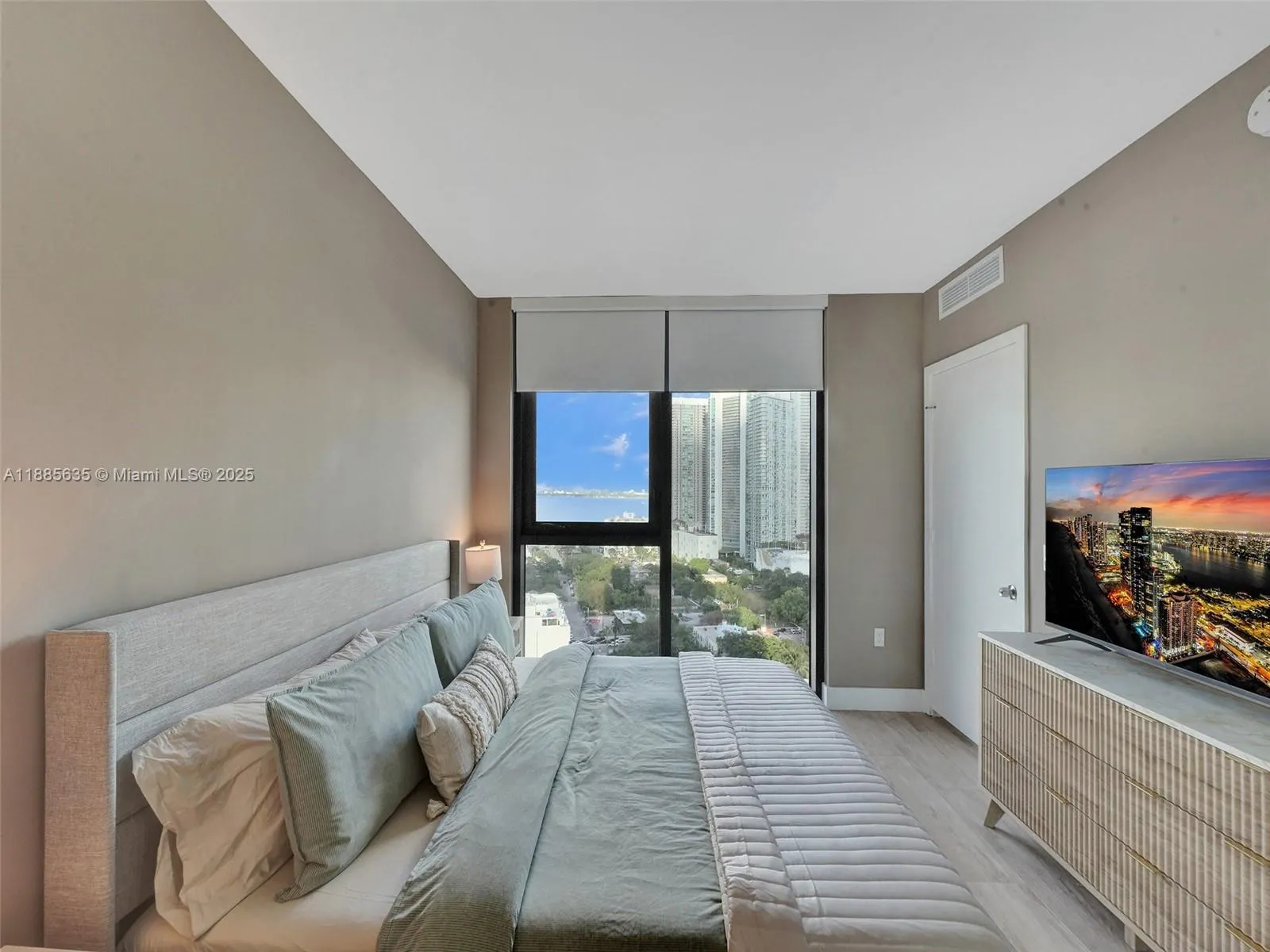 121 NE 34th St, #2106A