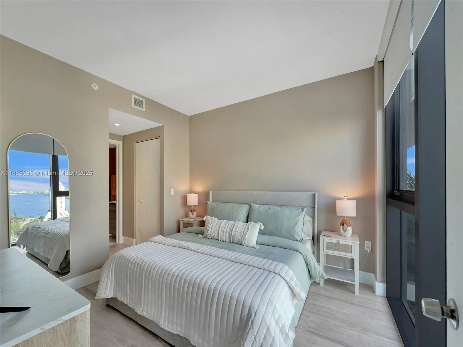 121 NE 34th St, #2106A