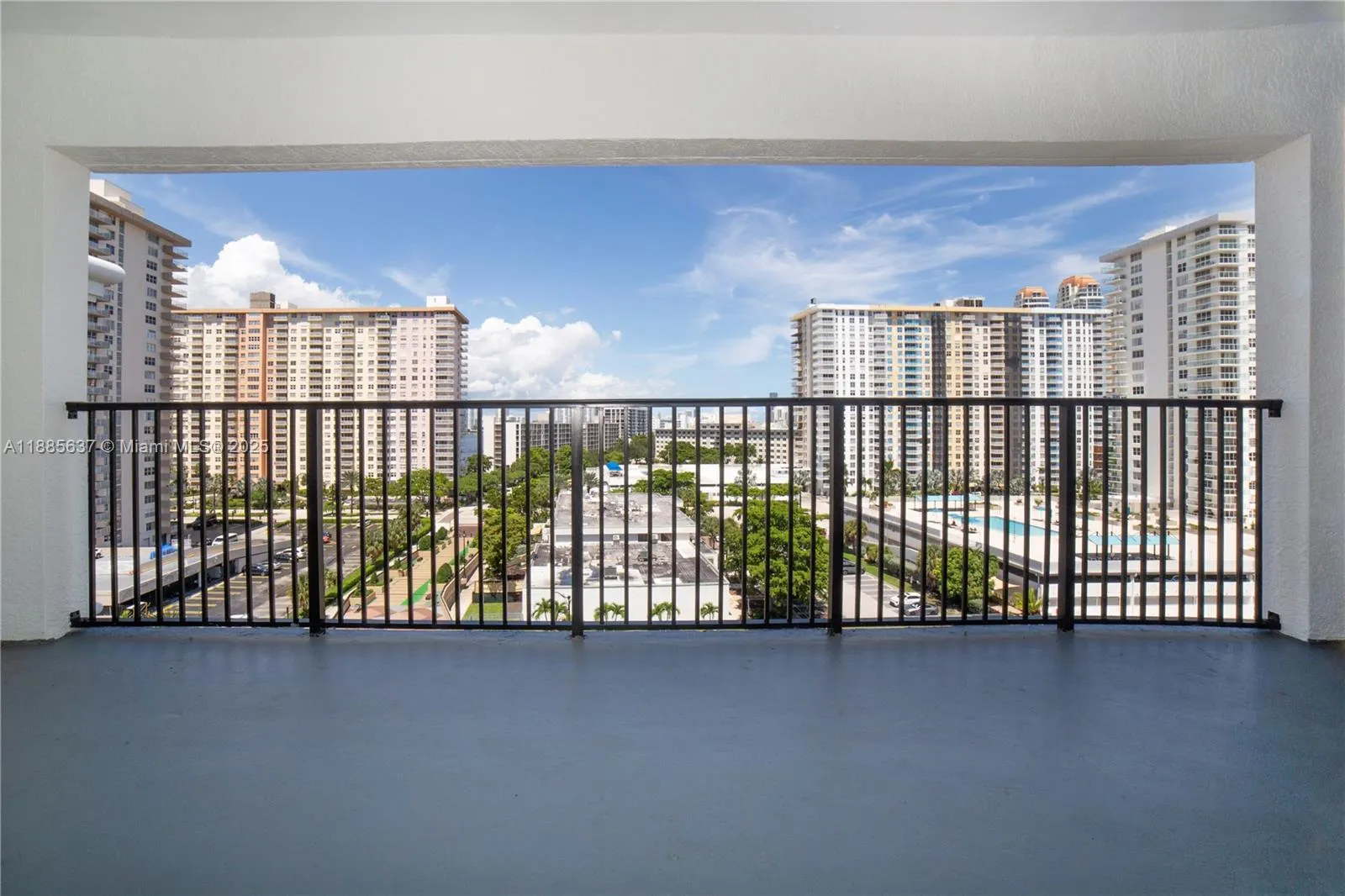 17150 N Bay Rd, #2914