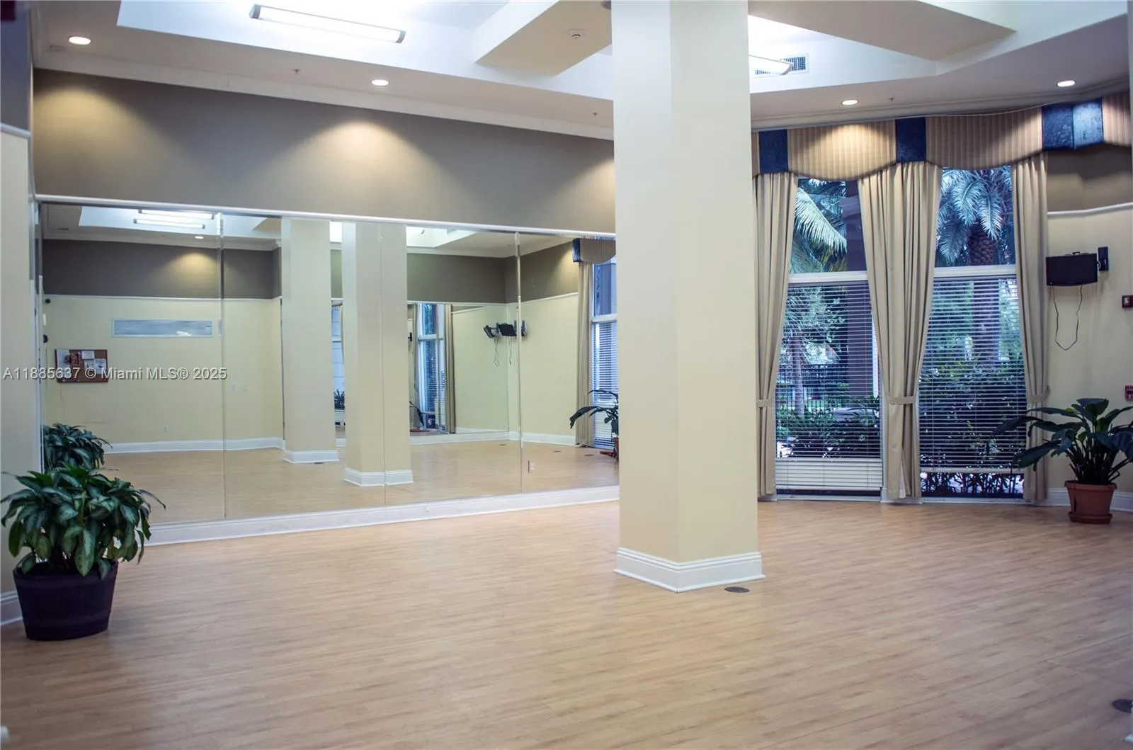 17150 N Bay Rd, #2914